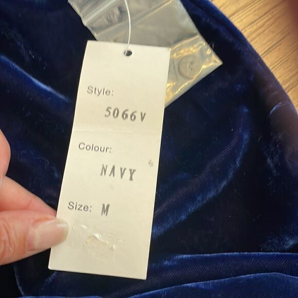 HANNA G. DESIGNED BY ARLEEN BOWMAN. RICH BLUE VELVET BUTTON BLOUSE. NEW… - Picture 11 of 13